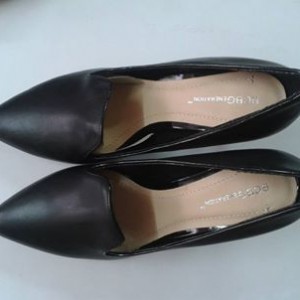 Giày bệt nữ BCBG màu đen G87
